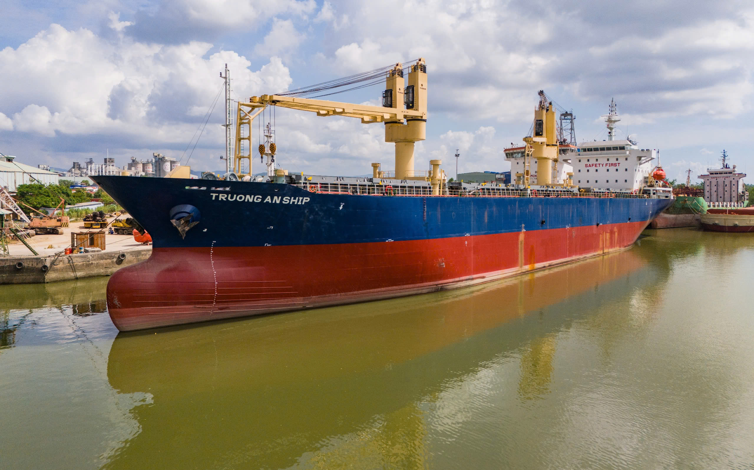 TÀU 13.000 TẤN DO CÔNG TY ĐÓNG TÀU BẠCH ĐẰNG ĐÓNG MỚI