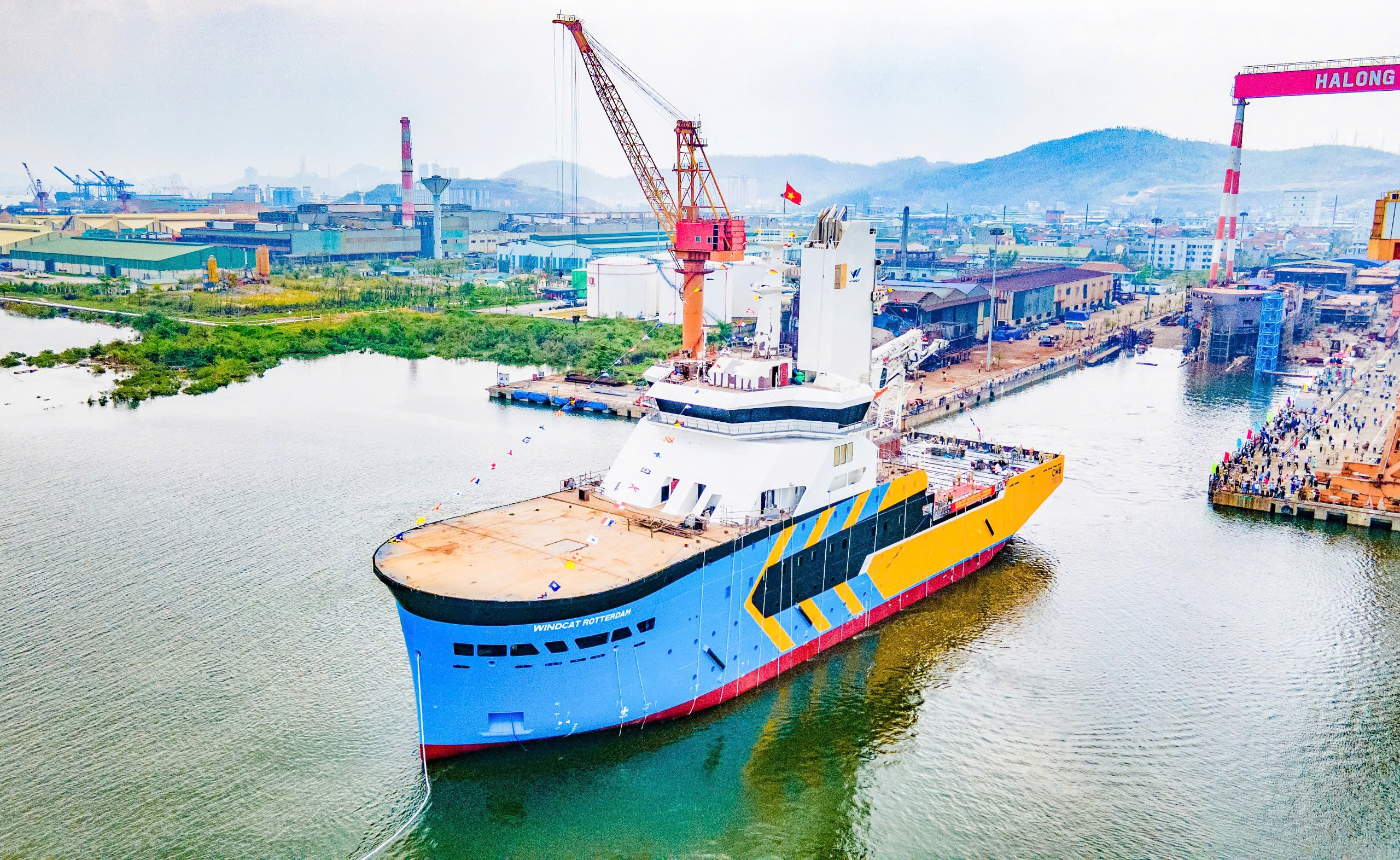 TÀU ĐIỆN GIÓ CSOV DO CÔNG TY ĐÓNG TÀU HẠ LONG ĐÓNG MỚI CHO CHỦ TÀU DAMEN