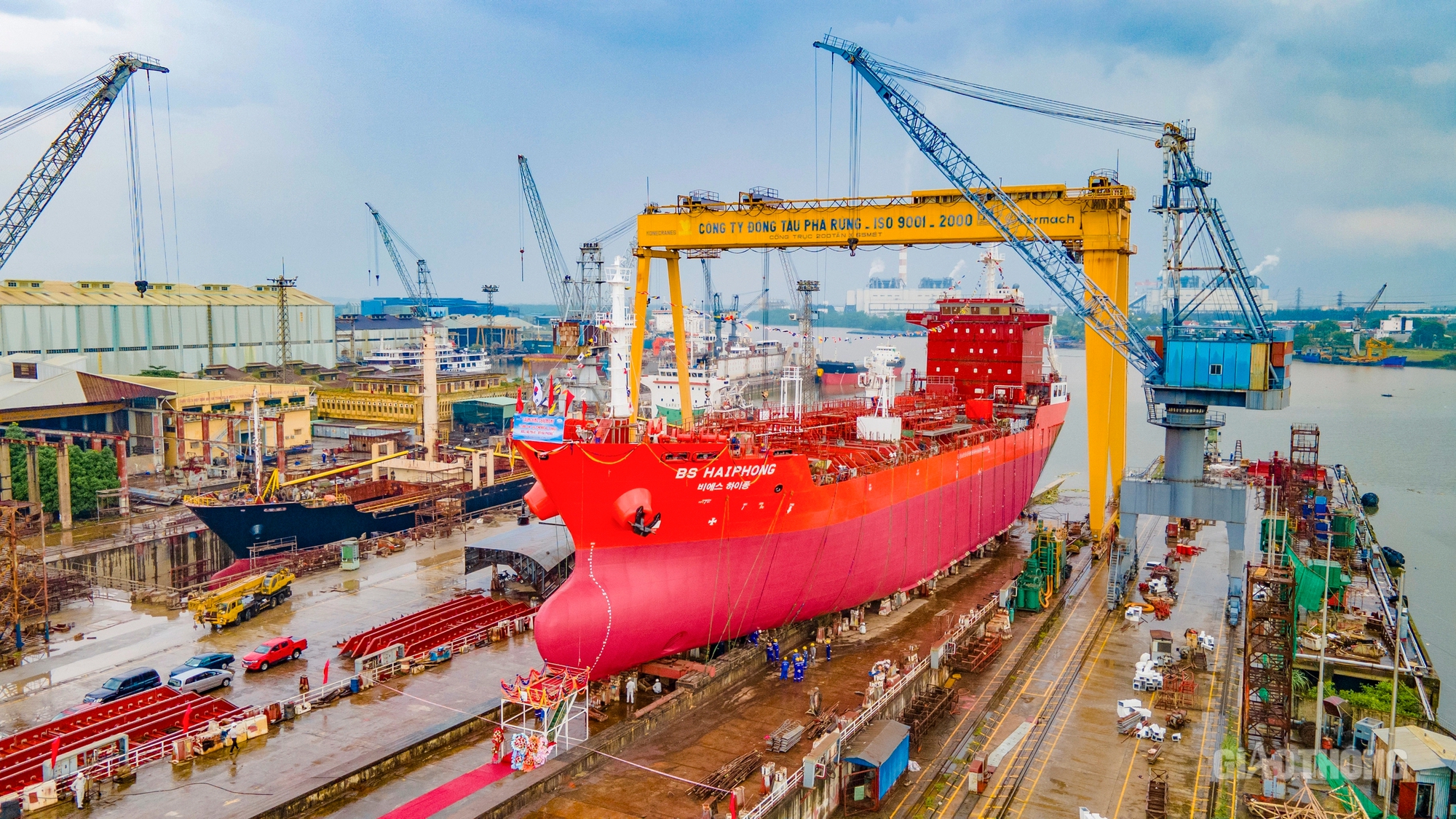 TÀU CHỞ DẦU/HÓA CHẤT 13.500 TẤN DO CÔNG TY ĐÓNG TÀU PHÀ RỪNG ĐÓNG MỚI