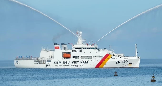 TÀU KIỂM NGƯ 390 - DO CÔNG TY ĐÓNG TÀU HẠ LONG ĐÓNG MỚI